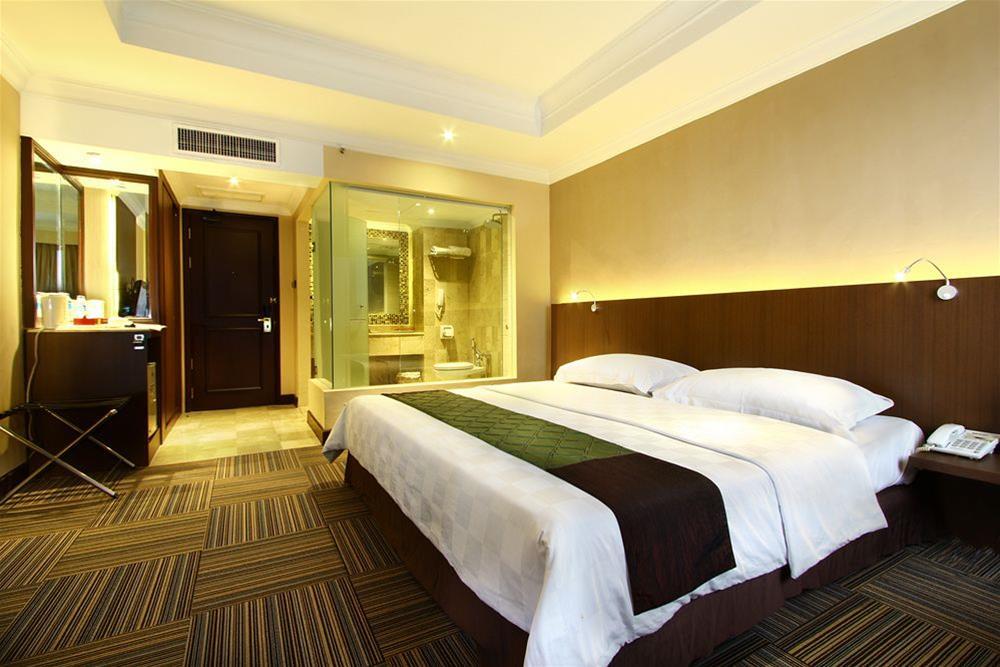 Aiho Hotel Medan Exterior foto